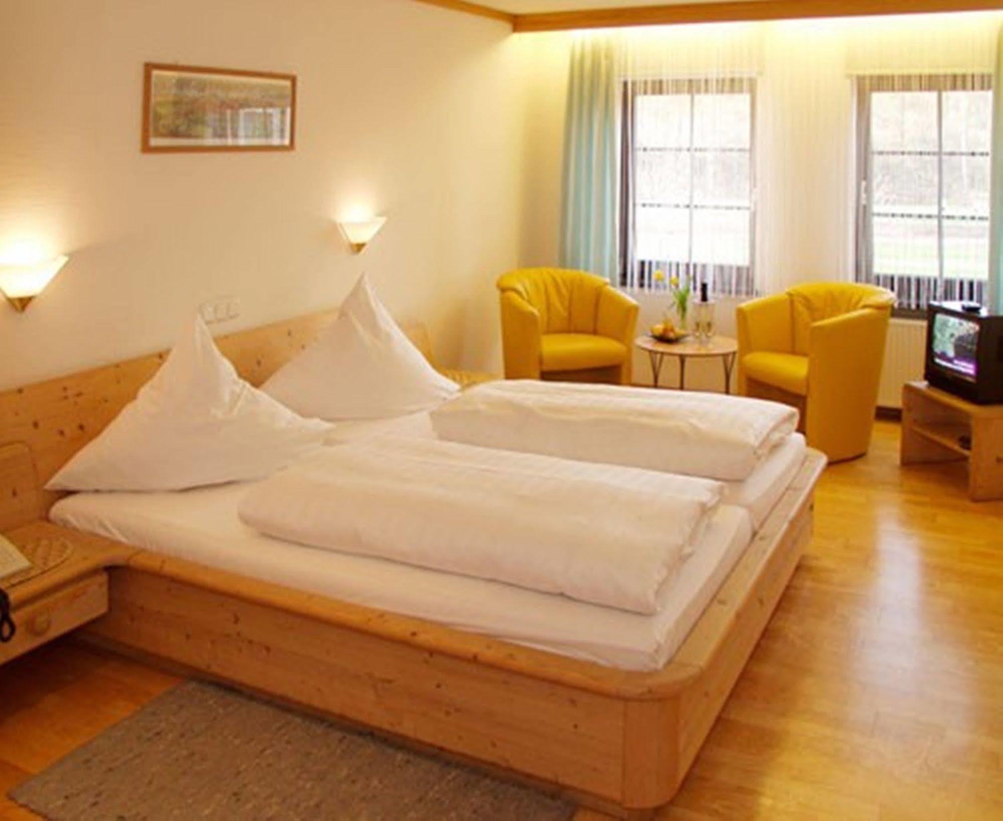 Landgasthof Goldene Rose Grub am Forst Extérieur photo