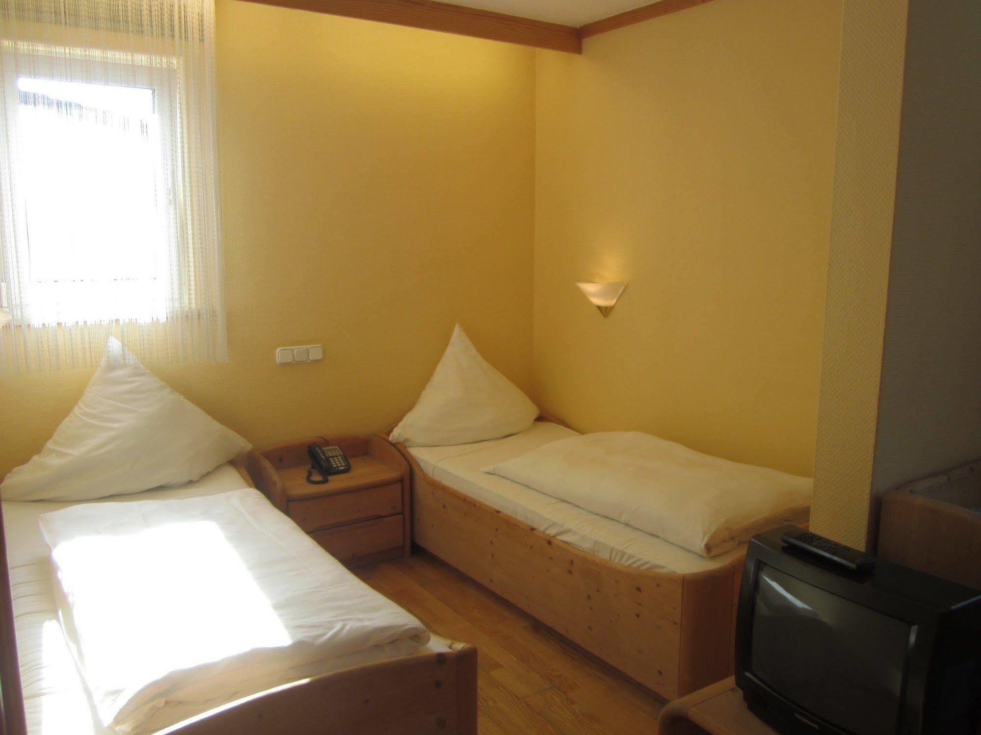 Landgasthof Goldene Rose Grub am Forst Extérieur photo